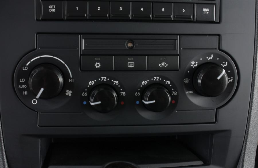  Dodge Magnum 2005 года  (фото 8 из 18)